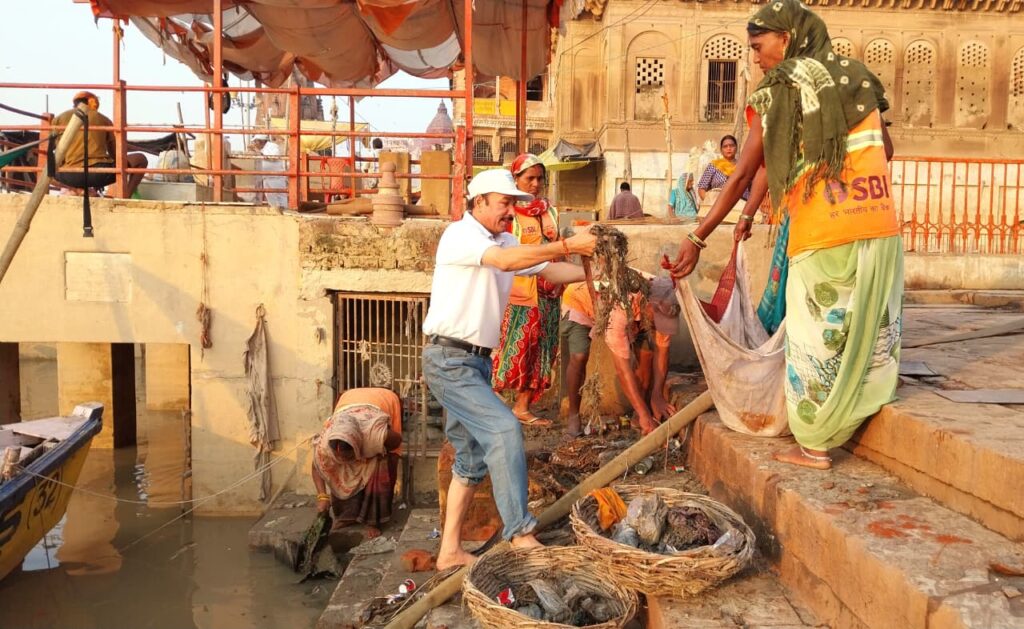 दीपावली पर गंगा में न बहाएं घर की बची हुई पूजन सामग्री और गंदगी - नमामि गंगे की अपील