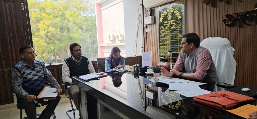 16 लाख की ख़राब संपत्ति कर वसूली देख नाराज़ हुए नगर आयुक्त