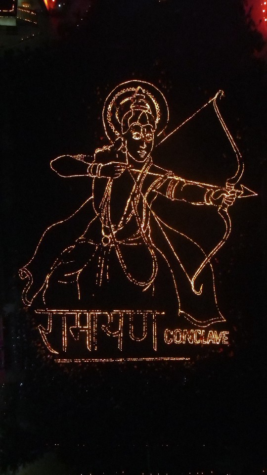 अनगिनत दीपों से जगमगाया श्रीराम का भव्य स्वरूप