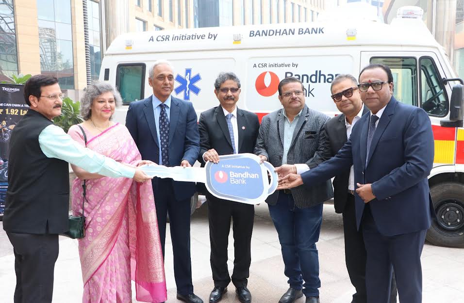 बंधन बैंक ने मथुरा समेत देशभर में दान कीं 10 एम्बुलेंस