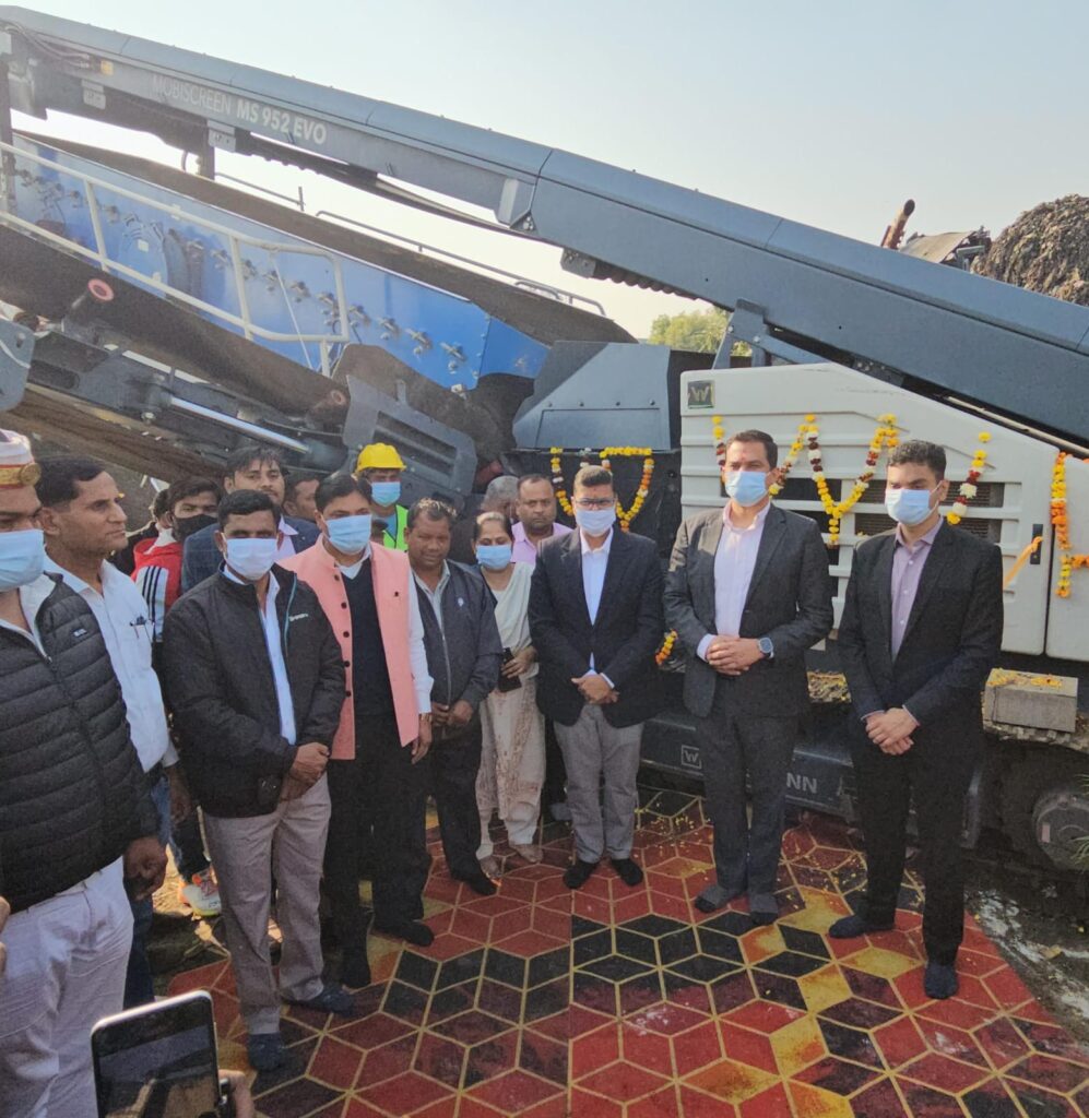 मथुरा बाईपास कचरे के पहाड़नुमा लिगेसी वेस्ट का निस्तारण हुआ शुरू