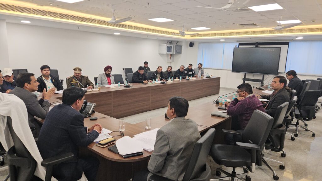 शहर को अवैध प्रचार होडिंग बैनर से निज़ात दिलाने के लिये हुआ मंथन