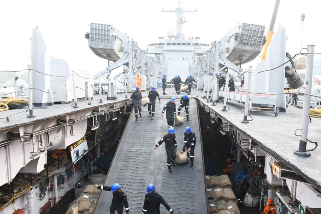 ऑपरेशन सागर बंधु: भारतीय नौसेना ने श्रीलंका के लिए भेजे 1000 टन राहत सामग्री से युक्त चार अतिरिक्त युद्धपोत