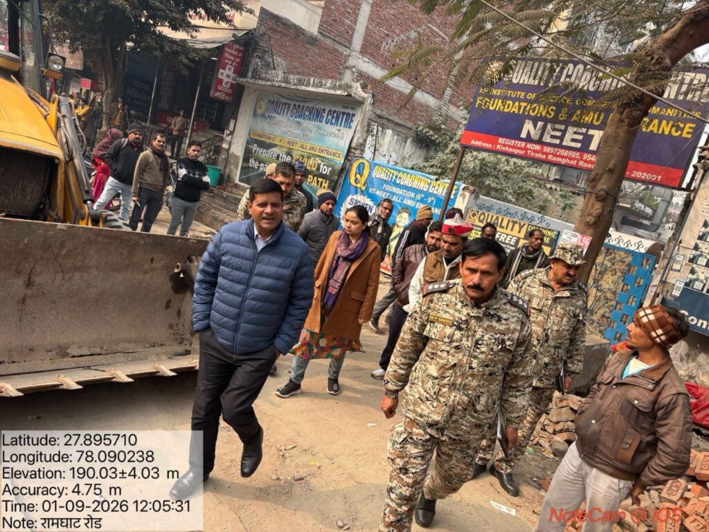 किशनपुर तिराहे से क़्वार्सी चुंगी तक नगर निगम ने हटवाया अतिक्रमण