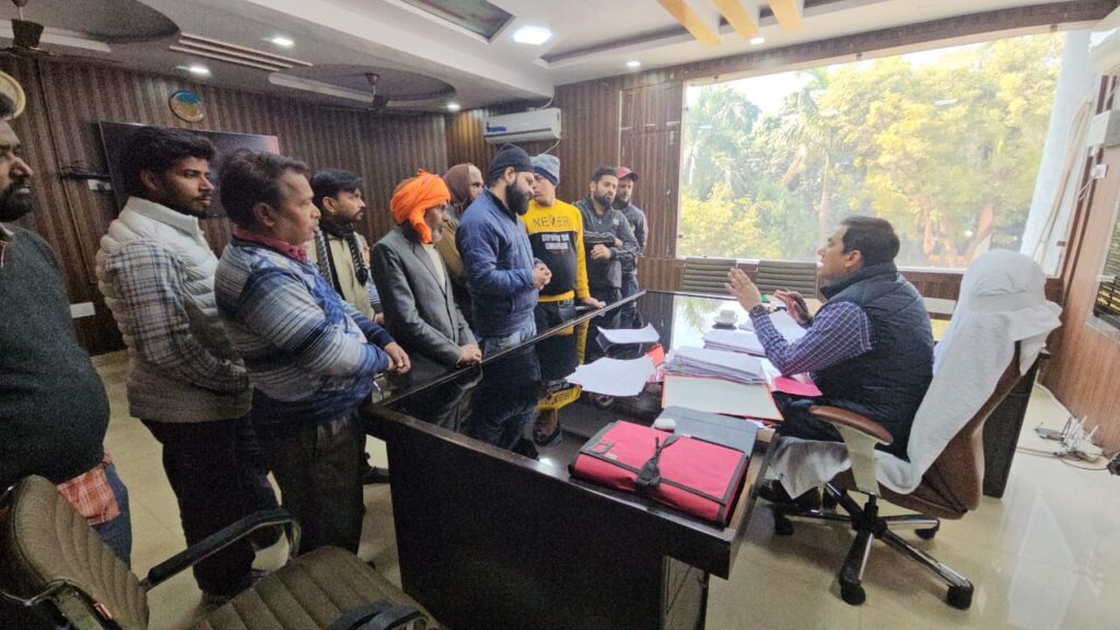 रेलवे रोड पर मंगल बाज़ार के कारण अतिक्रमण करने की अनुमति किसी को भी नही है:-नगर आयुक्त