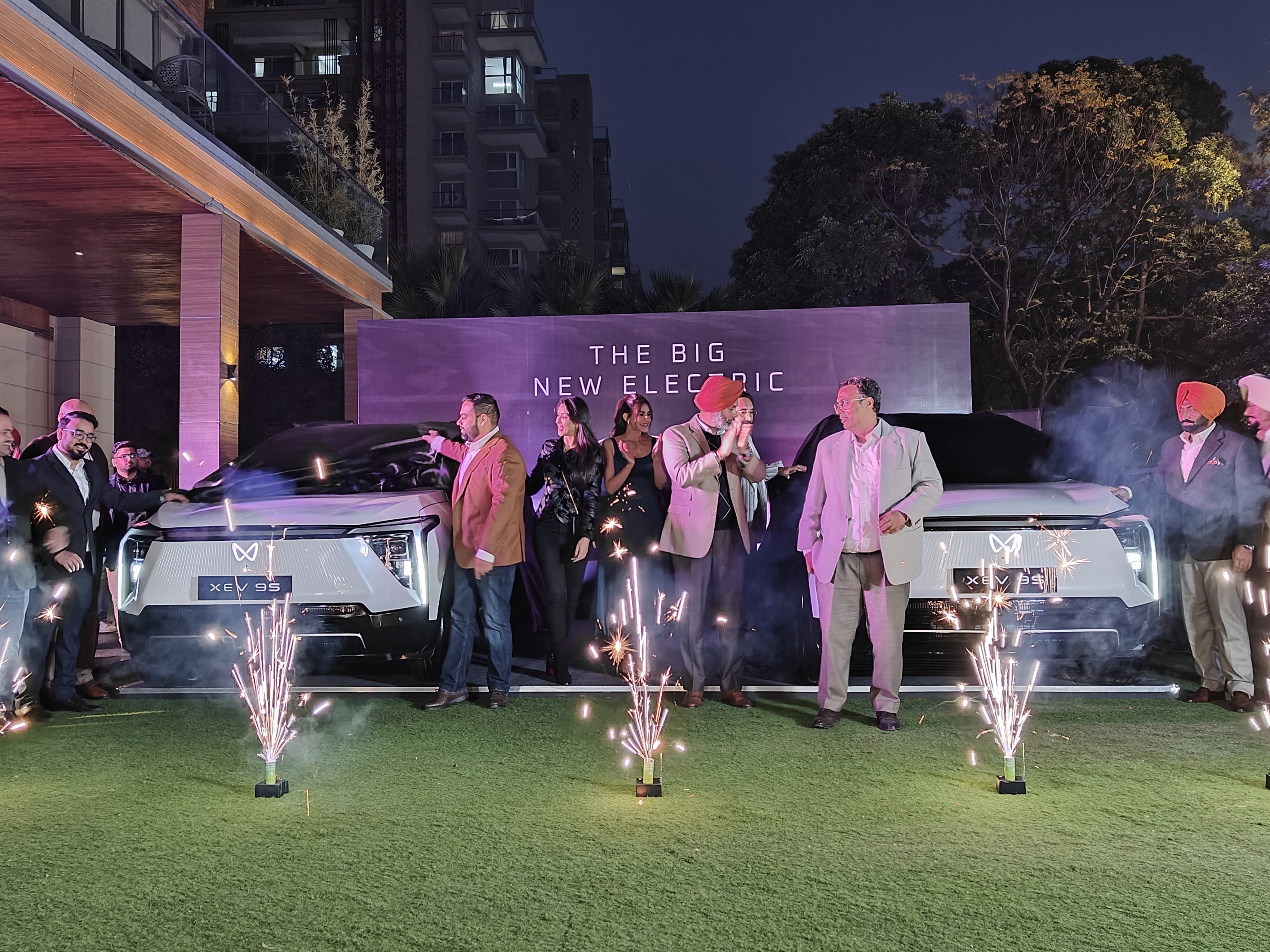 राज व्हीकल्स और हरबीर ऑटोमोटिव के सहयोग से XEV 9S और XUV 7XO का शानदार लॉन्च