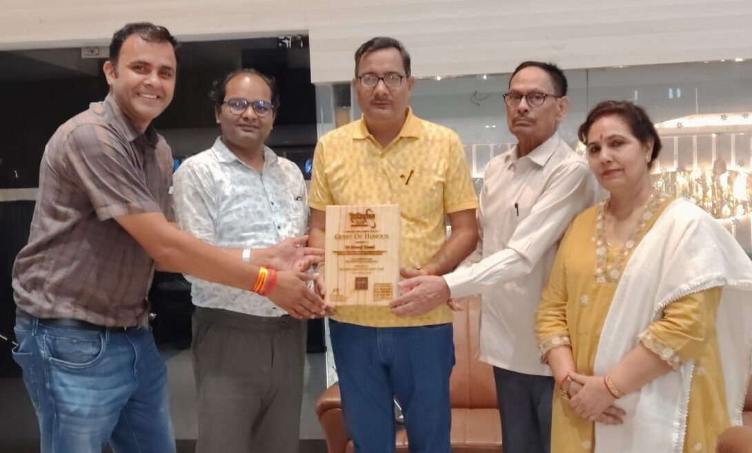 मानसिक स्वास्थ्य जागरूकता के उत्कृष्ट कार्यों हेतु डॉ. मनोज तिवारी गोरखपुर में सम्मानित