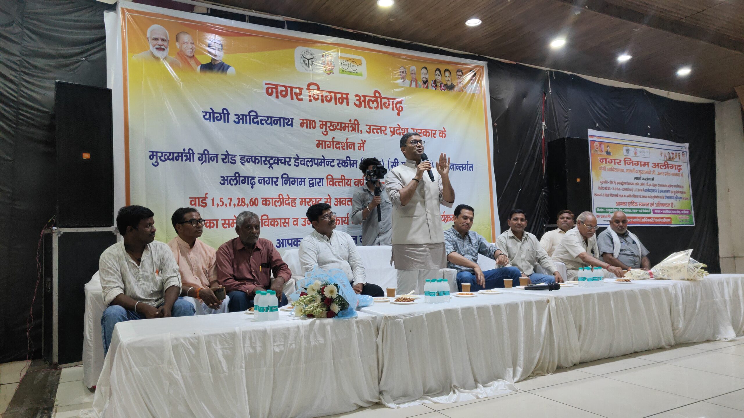सीएम ग्रिड हाथरस अड्डे से कालीदह मरघट से अवतार नगर होते हुए रेलवे फाटक तक वर्ल्ड क्लास सड़क निर्माण का हुआ शुभारंभ