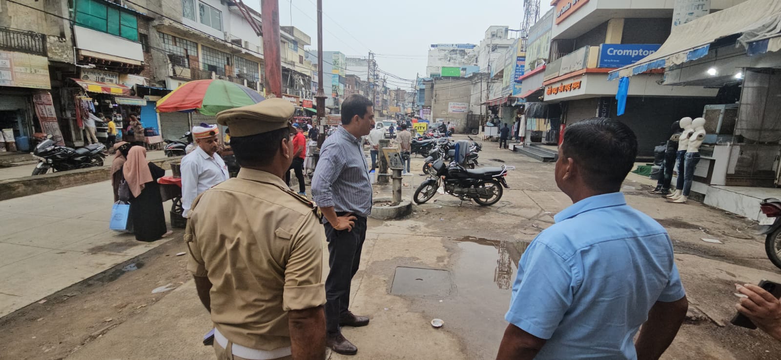 जल्द शहर में ई रिक्शा खड़े होंगे व्यवस्थित-नगर आयुक्त ने शहर में 8 स्थानों पर ई रिक्शा स्टैंड बनवाने की क़वायद को किया शुरू